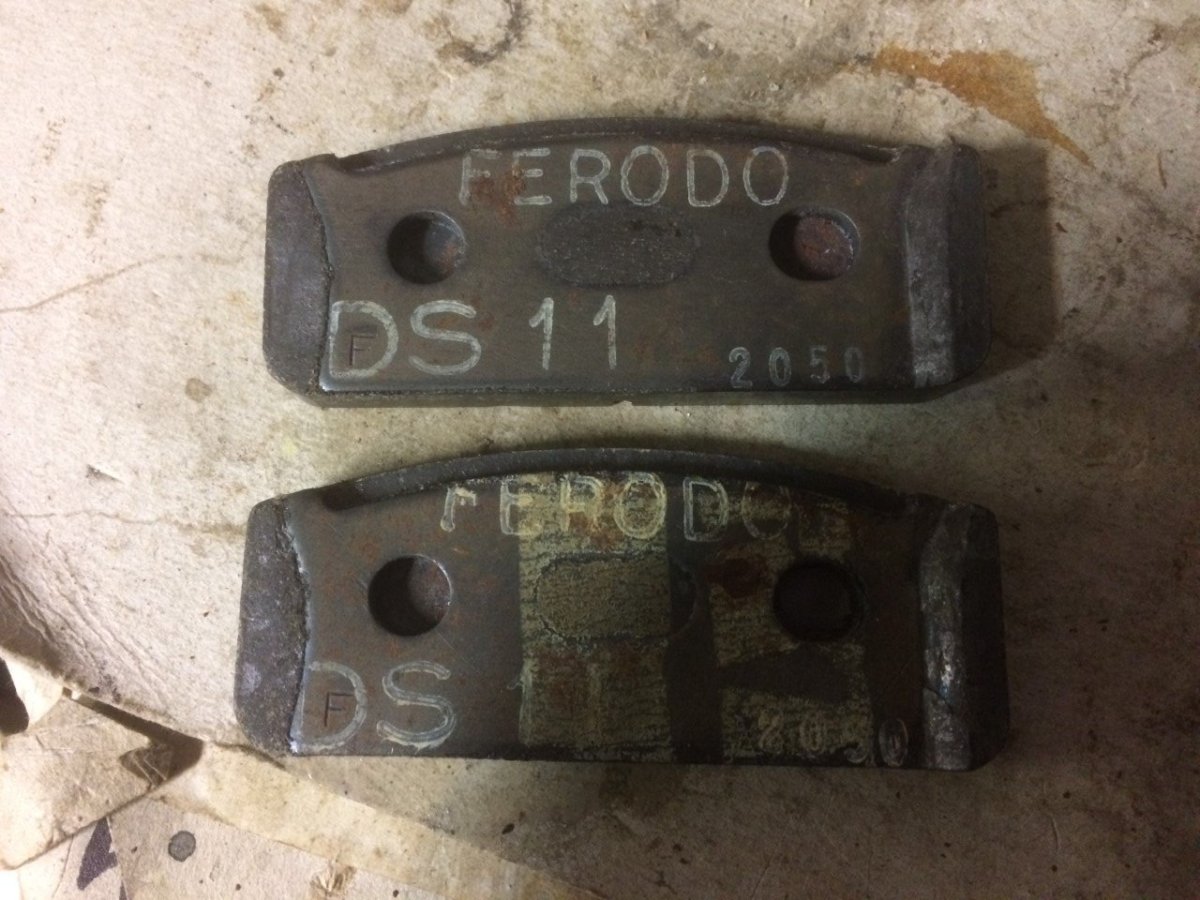 FERODO DS 11 AV ou AR neuves côé piston.jpg