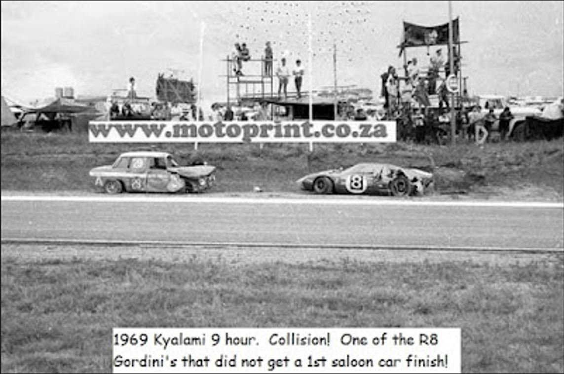 9 heures KYALAMI 1969 R8G vs GT40.JPG